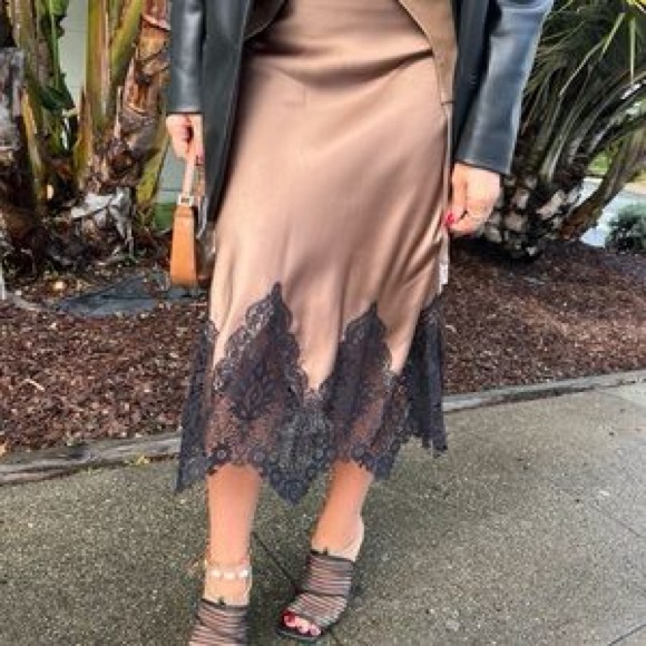 Zara Elegant Brown Satin Skirt with Black Lace Trim size M - Picture 4 of 13